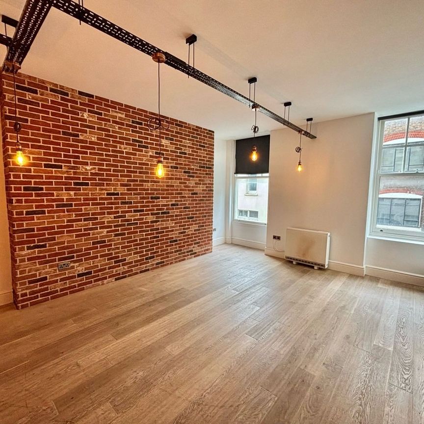 Studio Flat, Stone Street, BN1 - Photo 1