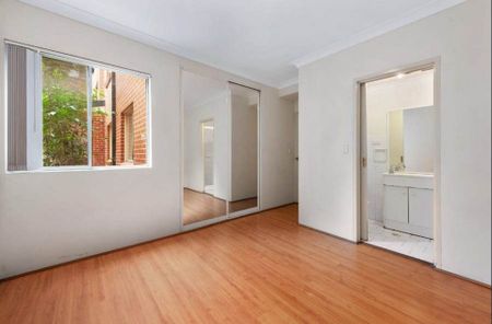 3 Bedroom Unit in Handy Location!! - Photo 2