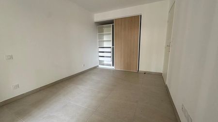 Location Appartement 2 pièces 42m² MARSEILLE 11ème - Photo 2