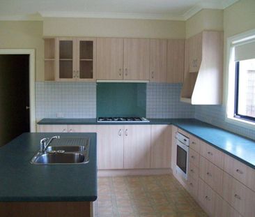 Open Plan Living - Photo 2