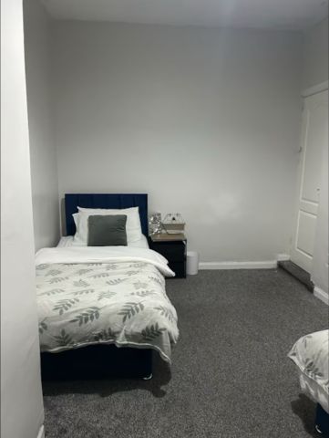 3 Bed Semi-Detached House, Ash Road, B8 - Photo 5