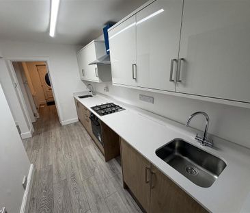 3 bedroom semi-detached house to rent - Photo 4