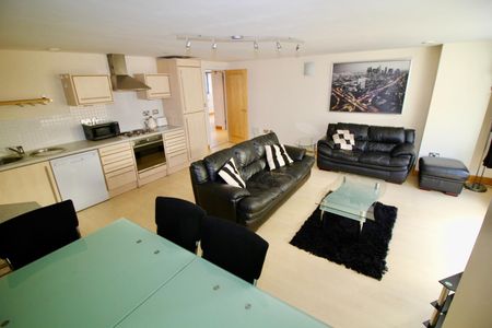2 Bed Flat, Little Neville Street, LS1 - Photo 2