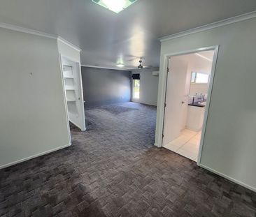 Modern Comforts, Massive Workshop, Dual Access – The Complete Famil... - Photo 4