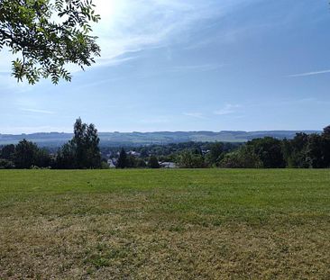 Mit Blick ins Erzgebirge gelegene 2-Raum-Wohnung - Photo 3