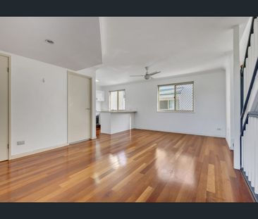 Fantastic Three Level Townhouse In Central Location! - Photo 3