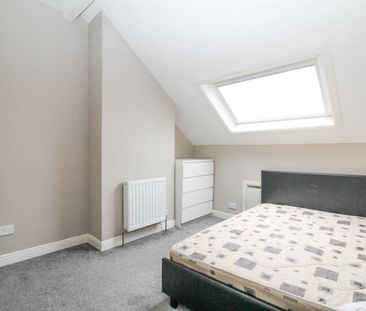 4 bedroom terraced house to rent - Photo 3