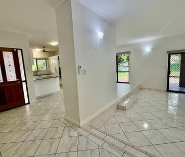 NEAT & COMFORTABLE - Photo 3