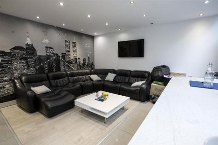 8 bedroom house to rent - Photo 2