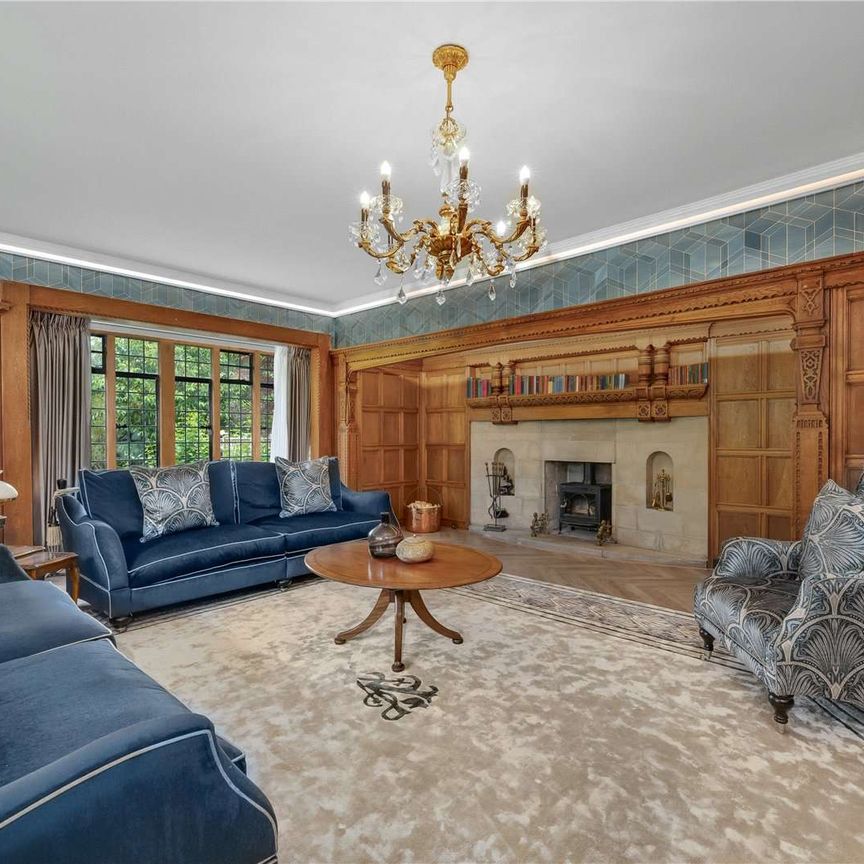 Available for Short or Long Term Lets. This distinguished family home has been extensively refurbished and is set within the prestigious St George's Hill Private Estate. - Photo 1
