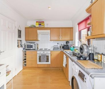 2 bedroom end of terrace house to rent - Photo 3