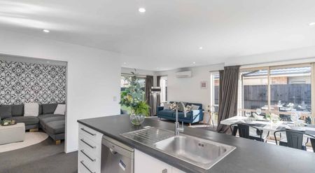 Modern four bedroom family home in Aidanfield - Photo 3