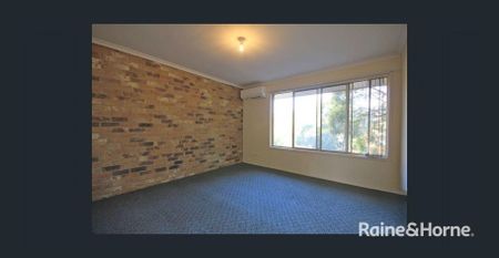 Convenient & Low-Maintenance Living - Just 500m from Loganholme Train Station! - Photo 4