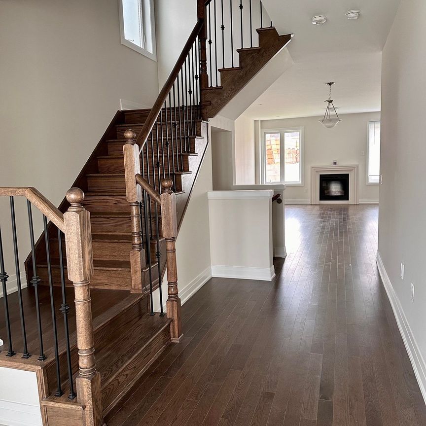 For Lease - 116 Ben Sinclair Avenue, East Gwillimbury, Ontario - Photo 1