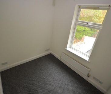 2 bedroom end of terrace house to rent - Photo 4