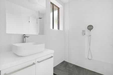 Renovated Delight! - Photo 5