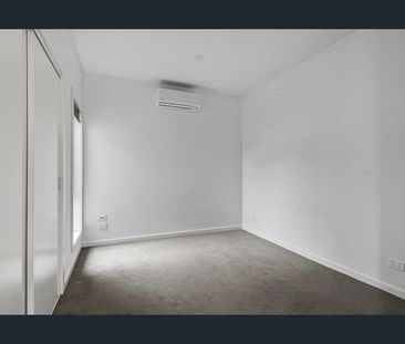 QUIET, MODERN & CONVENIENT – TWO-BEDROOM VILLA IN A GREAT DANDENONG... - Photo 4