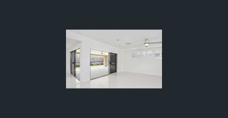 SPACIOUS FAMILY LIVING IN THE GAP - Photo 4