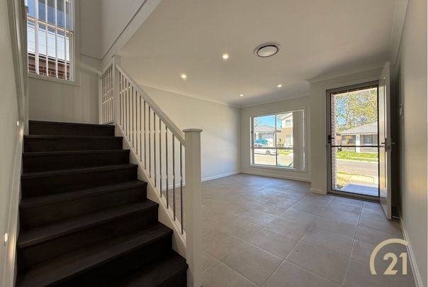 Brand New 4 Bedroom Home&comma; Located in Austral&excl; - Photo 1