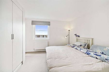 SHORT LET - Two bedroom apartment with a balcony - Photo 5