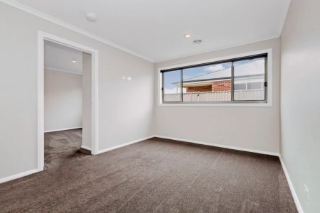 4 Bed, 2 Bath - Photo 3