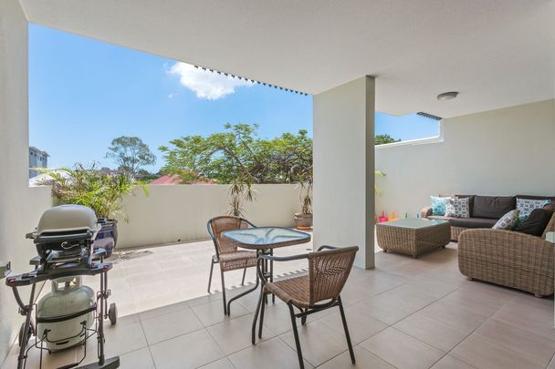 Modern 2-Bedroom Unit in Prime Location - Photo 1