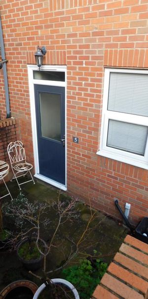 3 bedroom terraced house to rent - Photo 1