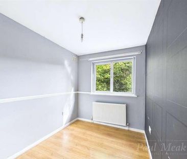 Underwood, New Addington, CR0 - Photo 1