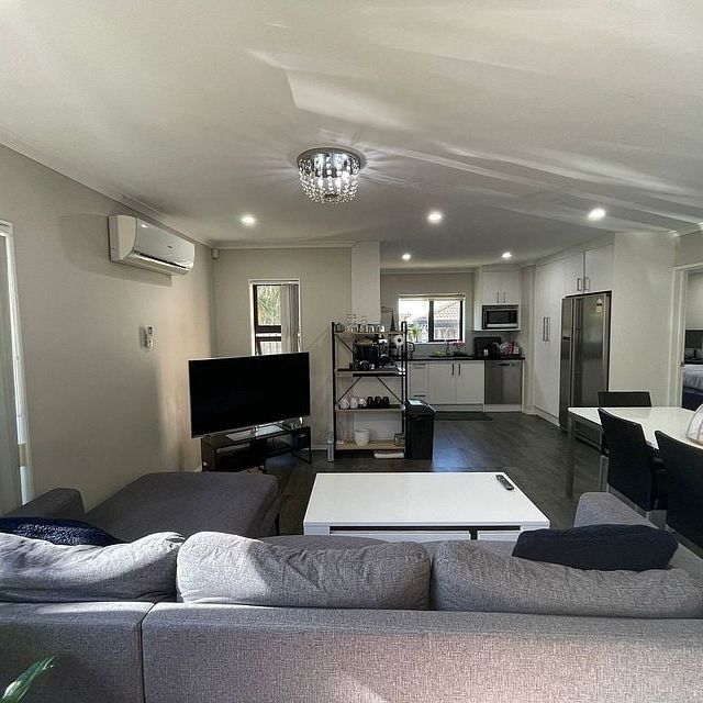 5 Bedroom + Double Garage + Off Street Parking - Photo 1