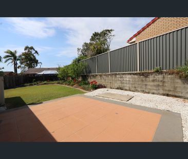 7/4-8 Cassandra Crescent, Labrador, Qld 4215 - Photo 4