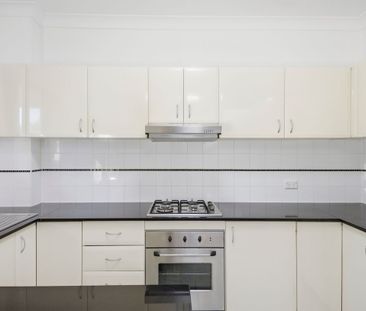 Spacious Two-Bedroom Apartment - Photo 5