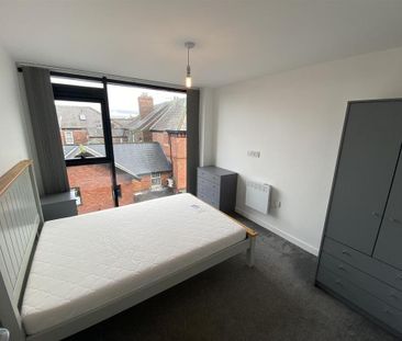 2 bedroom penthouse to rent - Photo 2