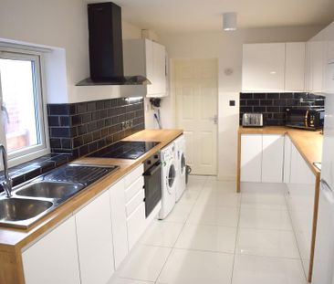 6 bedroom terraced house to rent - Photo 3