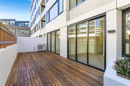 Grand Courtyard I Two Expansive Bedrooms - Photo 3