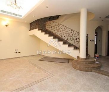 Amazing 5BR Villa | Swimming pool | Prime Area - Photo 6
