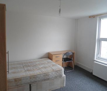 6 bedroom terraced house to rent - Photo 4