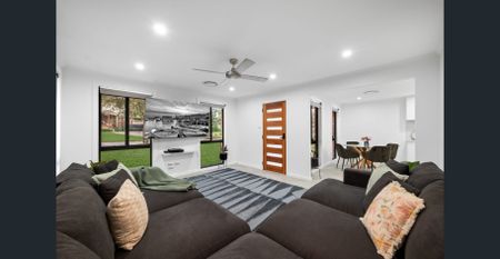 Three Bedroom Family Home - Photo 2