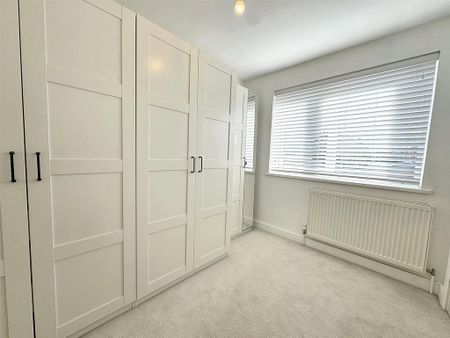 4 bedroom detached house to rent - Photo 5