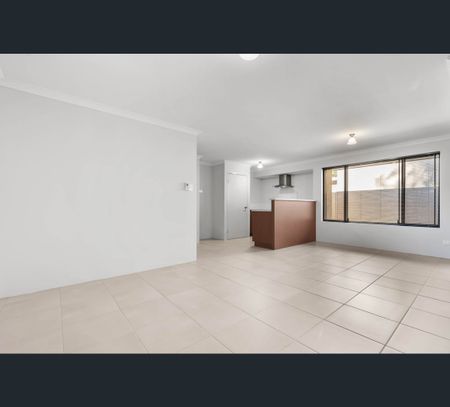5 Ward Cresent, Kelmscott, WA 6111 - Photo 4