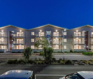 Cute, Light 2 bedroom 2 bathroom Apartment - Photo 6