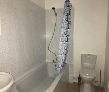 3 bedroom flat to rent - Photo 6