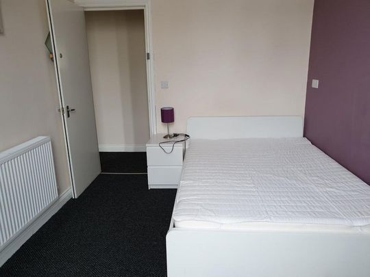1 bedroom in a house share to rent - Photo 1