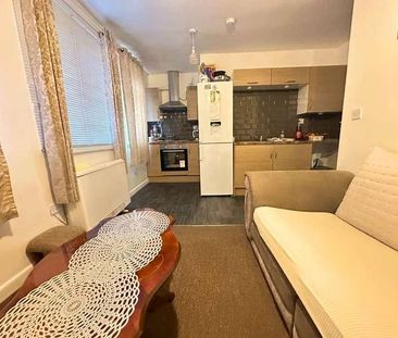 Lynton Avenue, West Bromwich, B71 - Photo 3