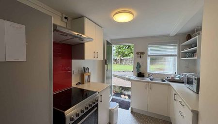 PRIVATE STUDIO FLAT IN MT EDEN - Photo 5