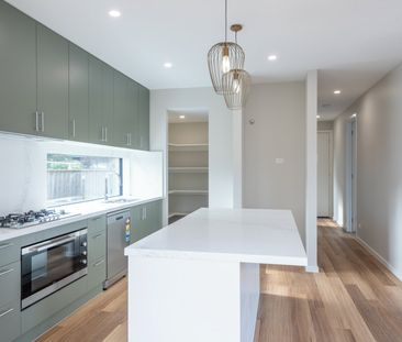 Brand New Luxury Townhouses in Prime Location! - Photo 6