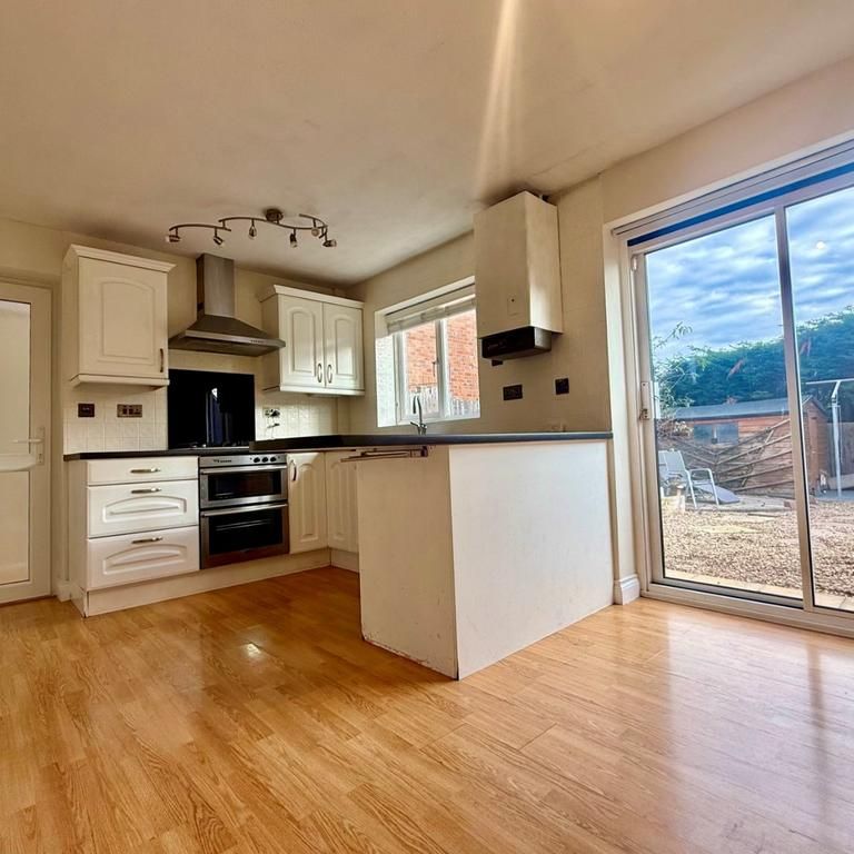 2 bedroom semi-detached house to rent - Photo 1