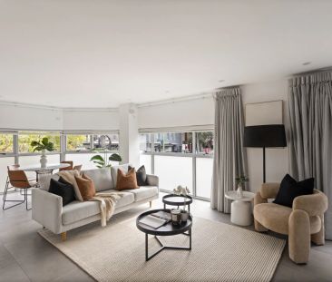 Light-Filled Designer Apartment in Prime Lifestyle Location - Photo 3