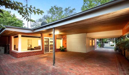 Spacious Family Home In The Heart Of Central Albury - Photo 2