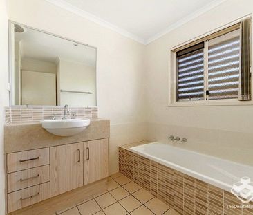 Townhouse available 600pw - Photo 3