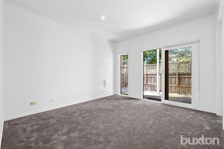 Spacious Townhouse with Scenic Views - Photo 3